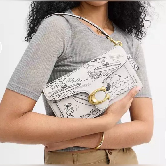New Coach X Peanuts Tabby Shoulder Bag 26 With Newspaper Print  CCB04 - Picture 3 of 15